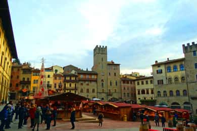 Arezzo: Guided Walking Tour with Piazza Grande