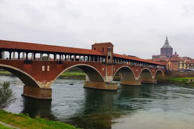 Guida privata di Pavia: cento torri sul fiume Ticino