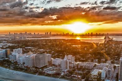 Atardecer en Miami: Tour privado en avión de lujo