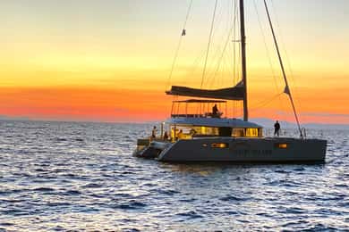 Santorini: Luxurious Catamaran Cruise with Meal & Open Bar