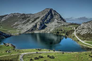 Von Oviedo: Tagesausflug zu den Seen von Covadonga mit Führung