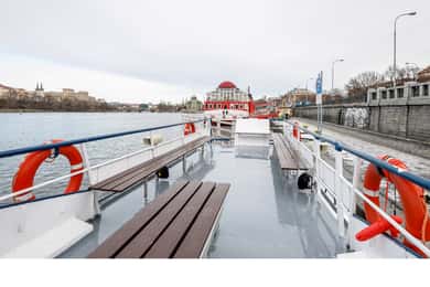 Prague: Private Beer Boat Cruise with Unlimited Beer