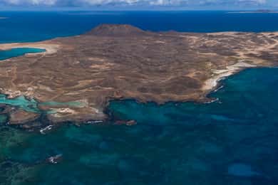 From Lanzarote: Lobos Island and Fuerteventura Day Cruise