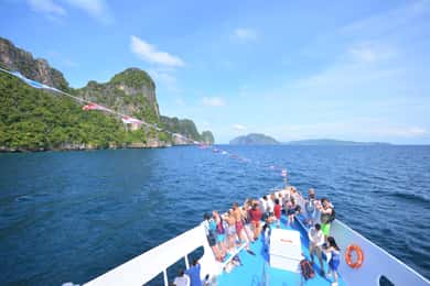 Desde Phuket: crucero de esnórquel en ferry a las islas Phi Phi