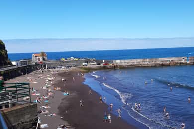 Madeira: Privater Transfer zum Seixal Black Sand Beach