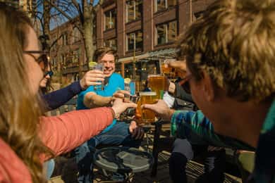 Minneapolis: History and 4-Bar Crawl Guided Walking Tour