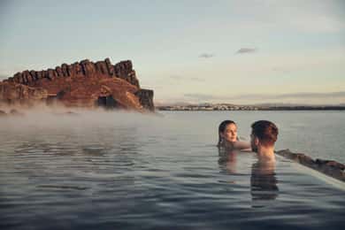 Reikiavik: Excursión de un día al Círculo Dorado, Fridheimar y Sky Lagoon