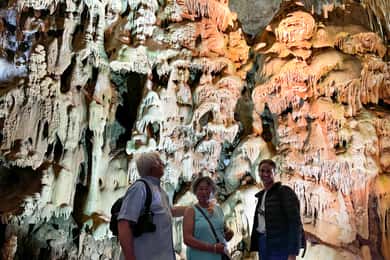 Belgrad: Best of East Tour (Resava Höhle & Lisine Wasserfall)