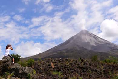 La Fortuna: Arenal Volcano, Lunch, & Hotsprings Morning Tour