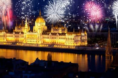 Budapest: Cóctel-crucero con fuegos artificiales del día de San Esteban