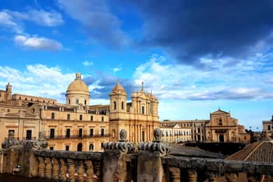 Tour privato di Noto con una guida locale