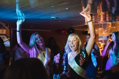 York: Party Cruise with Drink, Dinner, and DJ