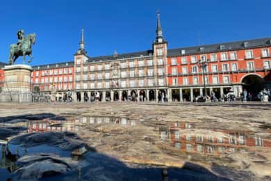Madrid: Royal Palace Entry Ticket and Small Group Tour