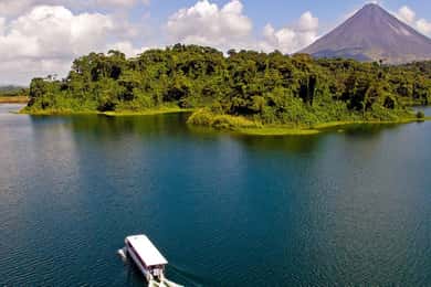 La Fortuna de Arenal: Över sjön till Monteverde