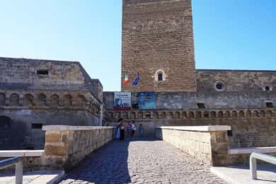 Führung durch die normannisch-schwäbische Burg