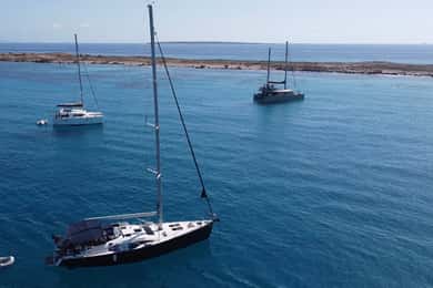 Valencia: Private Boat Trip with Paddle Boarding and Drinks