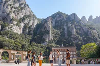 Barcellona: Tour di Montserrat con ruota dentata e Madonna Nera