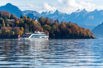 Lucerna Crucero en 1ª Clase por el Lago de los Cuatro Cantones con Almuerzo Gourmet