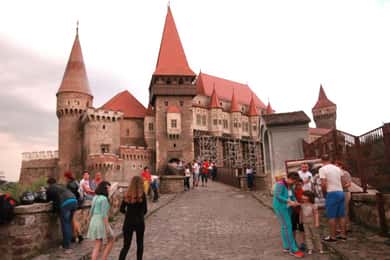 Sibiu: Alba Iulia and Corvin Castle Guided Tour
