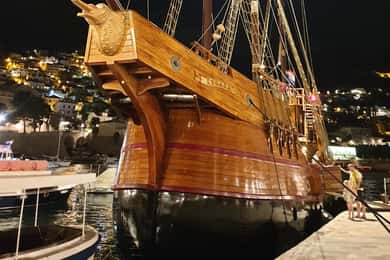 Panoramische nachtcruise in Dubrovnik op Karaka schip
