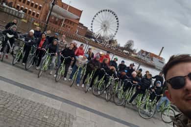Gdansk: Guided Bike Tour of Old Town and Shipyard