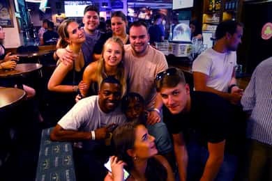 Granada: Pub- och klubbrunda med drinkar och inträdesbiljett till klubben