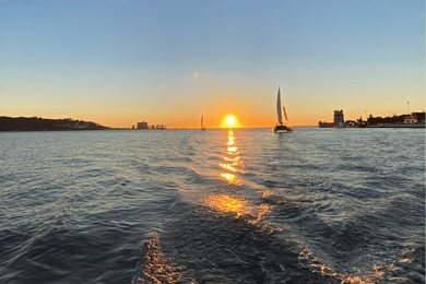 Lisbonne : Coucher de soleil et excursion en catamaran