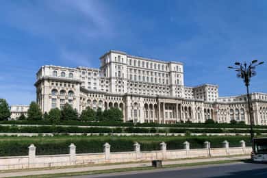 Bucharest: Panoramic Exploration by Car/Foot