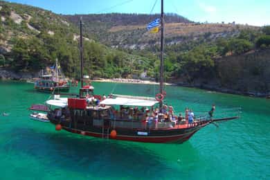 Tasos: Crucero de día completo con paradas para barbacoa, vino y baño