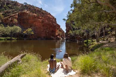 Alice Springs: West MacDonnell Ranges & Standley Chasm Tour