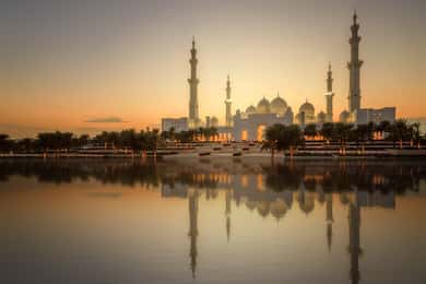 Abu Dhabi: 2-Day City Tour and Desert Dune Bashing Safari