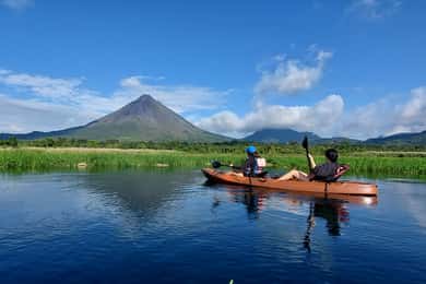 La Fortuna: Kajakpaddling på Arenal-sjön *Personlig upplevelse*