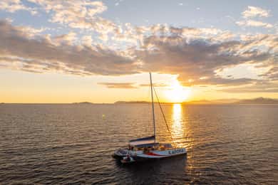 Hyères : Sunset Catamaran Cruise to Giens Peninsula