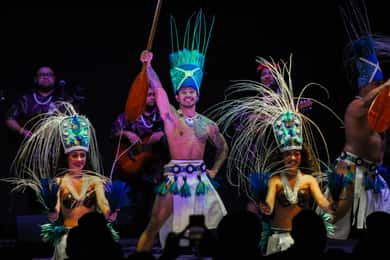 Honolulu: Ka Moana Luau Dinner and Show with Transportation