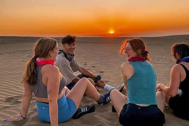 Da Lima: tour di Paracas e dell'oasi di Huacachina con autobus di lusso