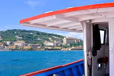 Sperlonga: Private Boat Tour to Gaeta with Pizza and Drinks
