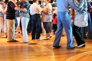 Bonn: passeio de barco à tarde com música, café e bolos
