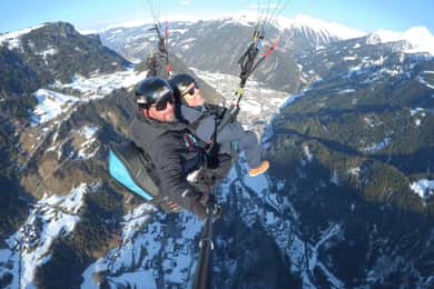 Mayrhofen: Privater Tandem-Gleitschirmflug – Sanft