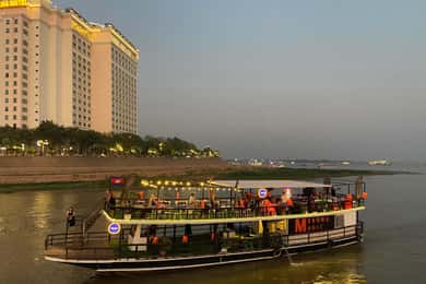 Phnom Penh: Sunset Cruise with Unlimited Beers & BBQ Buffet