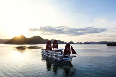 Ha Long & Lan Ha Bays: 2-Day Cruise with Meals & Kayaking