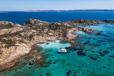 Von Palau aus: La Maddalena Archipelago Katamaran Tour mit Mittagessen