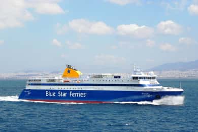 Atene: biglietto del traghetto per Santorini con trasferimento in hotel