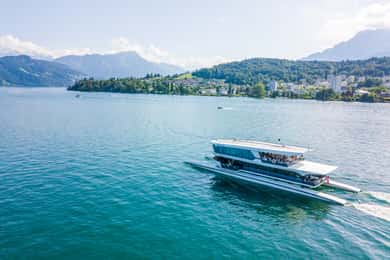 Lucerna: Crucero de ida y vuelta en catamarán por el lago de Lucerna