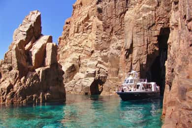 Cargèse : Les calanques de Piana sur un bateau familial