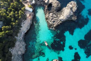 From Cala Figuera: Boat Tour to Cala Marmols & Caló de Moro