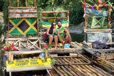 Lover's Rock (Rafting de bambu no Great River com compras)