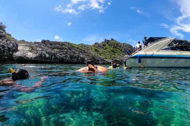 Koh Samui: Excursão de mergulho com snorkel no Parque Marinho de Angthong em lancha rápida