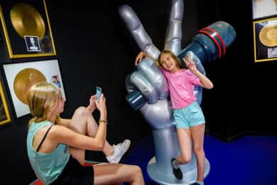 Paris: Museu de Cera Grèvin e Cruzeiro no Rio Sena