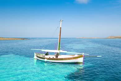 From Stintino: Asinara Vintage Sailing Boat Tour with Lunch