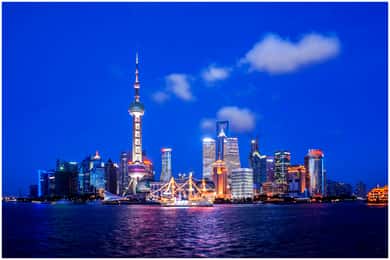 Shanghai : Croisière nocturne sur le fleuve avec repas dans le style du Xinjiang